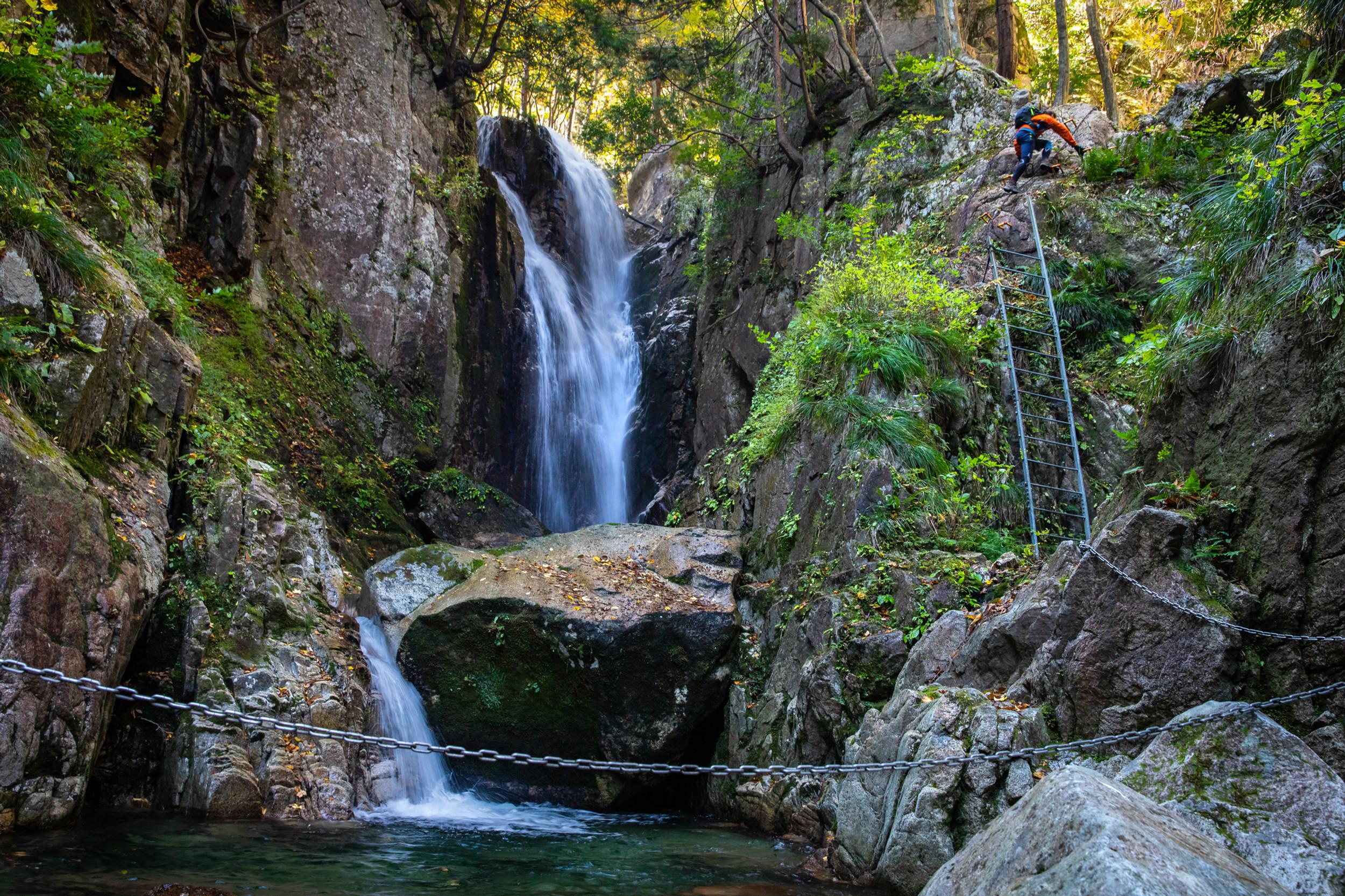 🏞️ 폭설의 폭포 (바쿠세츠노타키) 이미지 4